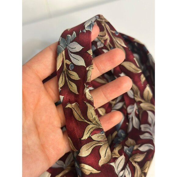 VTG 90s Van-Heusen 417 Silk Tie 4" Burgundy Floral Leaf Pattern Men Necktie READ - Picture 6 of 8